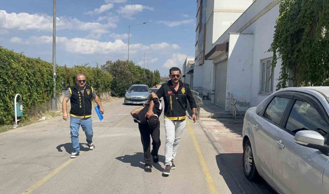 Adana’da 3 kişinin silahla öldürüldüğü iddia edilen zanlı, polis tarafından