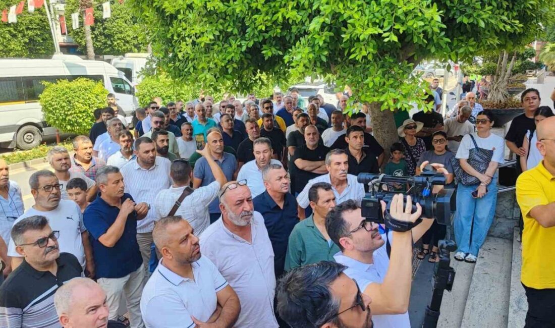 Adana’daki servis taşımacıları, Adana Büyükşehir Belediyesi’nin yeni servis plakası ihalesi