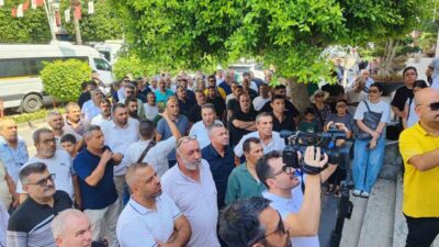 Adana’daki servis taşımacıları, Adana Büyükşehir Belediyesi’nin yeni servis plakası ihalesi