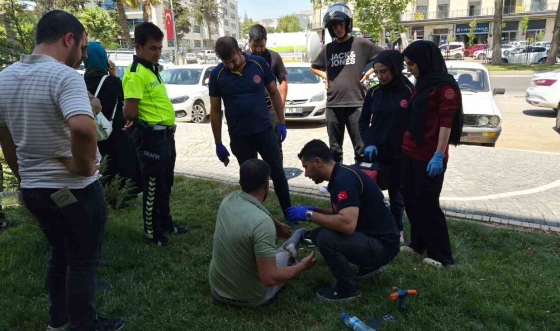 Adıyaman’da, bir motosiklete çarpmamak için manevra yapmaya çalışırken yaralanan sürücüye