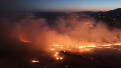 Adıyaman ilinde ormanlık alanda yangın başladı. Yangına hem havadan hem