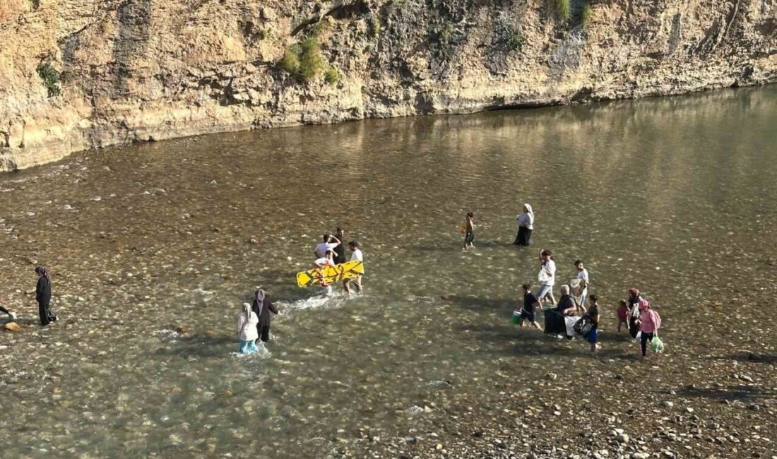 Adıyaman ilindeki tarihi Cendere Köprüsü’ne piknik yapmaya giden bir genç,