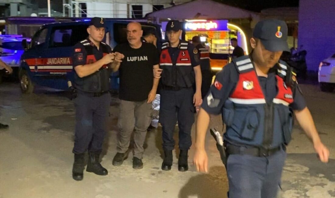 Ünlü yönetmen Ezel Akay, Bursa’nın İnegöl ilçesindeki evine gerçekleştirilen uyuşturucu