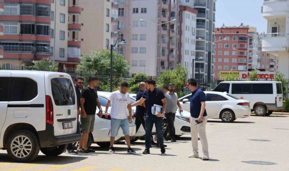 Kozan ilçesinde yaşanan olayda, adliye önünde iki grup arasında çıkan