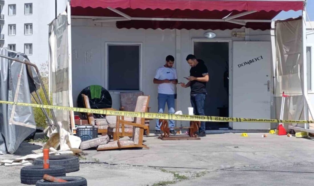 Afyonkarahisar ilindeki bir minibüs durağında gerçekleşen silahlı saldırıda 1 kişi