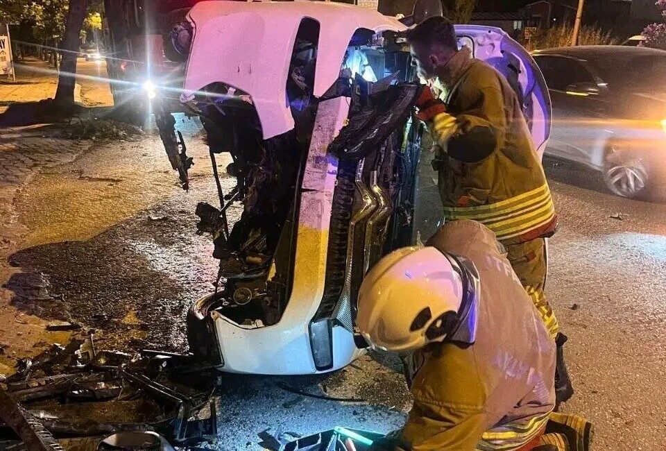 Hatay’da, Defne ilçesine bağlı Harbiye Mahallesi’nde gece meydana gelen trafik