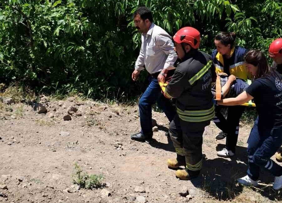 Seydişehir ilçesinde yaşanan bir olayda, kiraz toplamak için çıktığı ağacın