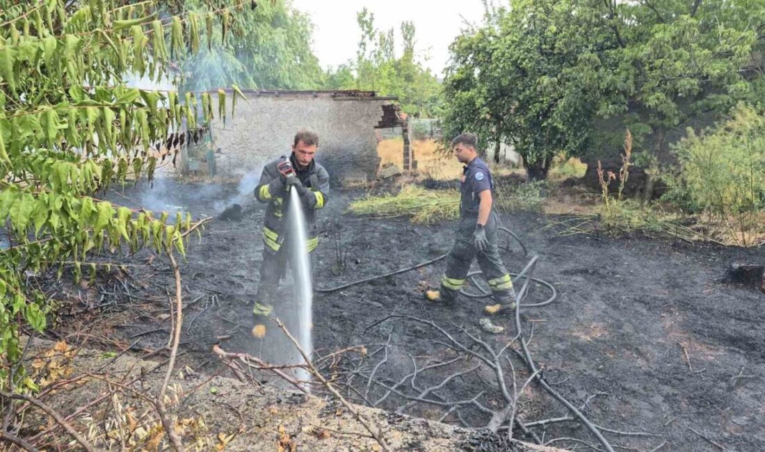 Eskişehir’de, bir vatandaşın evin bahçesindeki otların alev almasına neden olan
