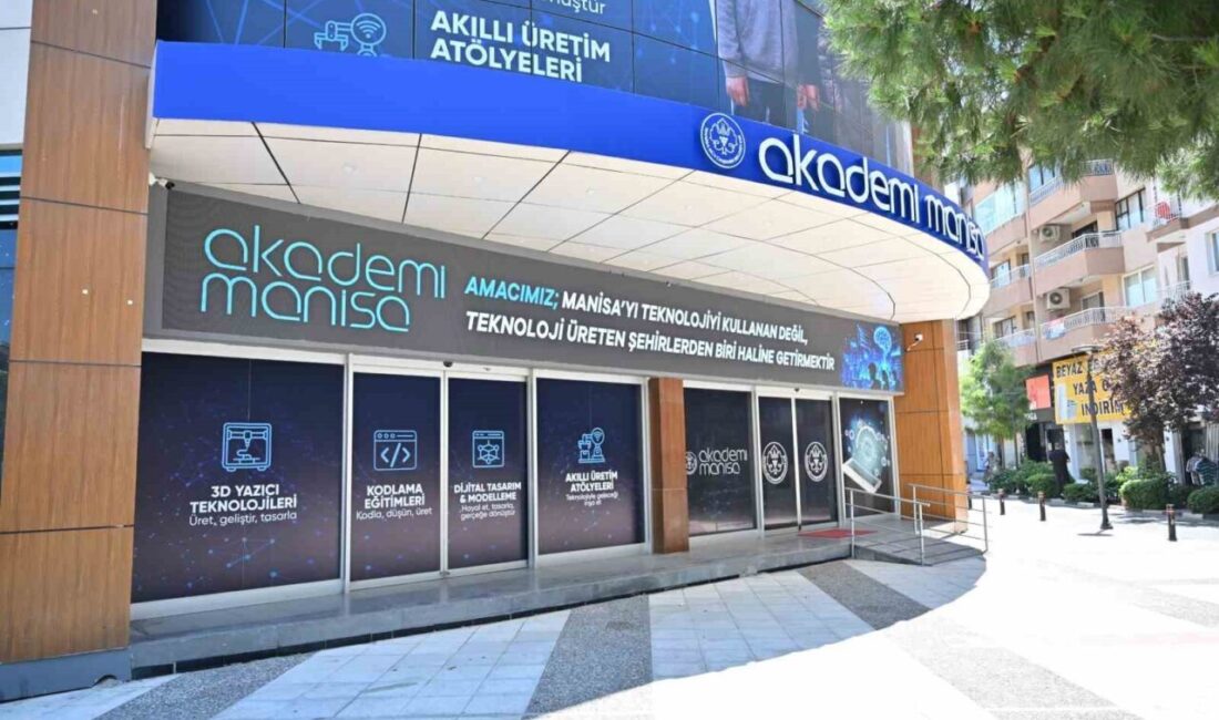 Manisa Büyükşehir Belediyesi’nin girişimiyle hayata geçirilen Akademi Manisa, gençlere ücretsiz