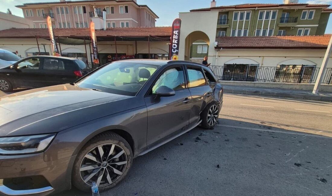 Akçadağ ilçesinde meydana gelen trafik kazasında, yabancı plakalı bir otomobil