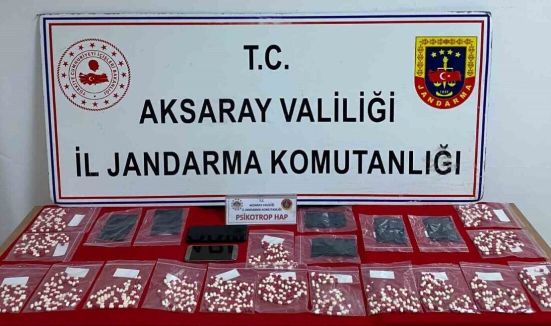 Aksaray’da jandarma ekipleri tarafından düzenlenen uyuşturucu operasyonunda yakalanan 3 şüphelinin