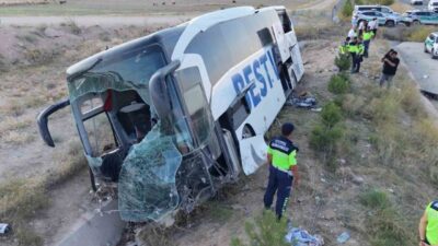 Niğde-Ankara otoyolunda, Aksaray Babakonağı köyü yakınlarında meydana gelen trafik kazasında