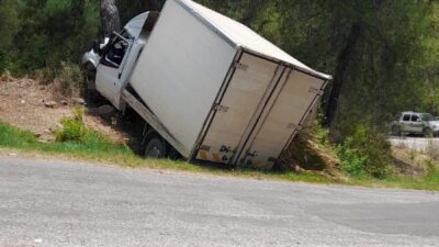 Alanya ilçesinde meydana gelen trafik kazasında bir sürücü hayatını kaybederken,