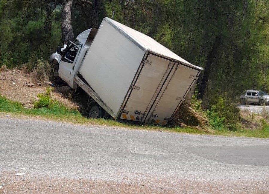 Alanya ilçesinde meydana gelen trafik kazasında bir sürücü hayatını kaybederken,