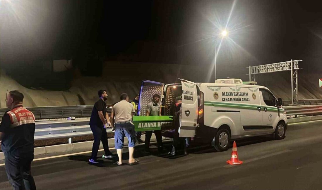 Alanya ilçesinde meydana gelen trafik kazasında bir motosiklet sürücüsü hayatını