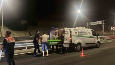 Alanya ilçesinde meydana gelen trafik kazasında bir motosiklet sürücüsü hayatını