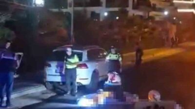 Alanya ilçesinde bir motosikletin park halindeki bir otomobile çarpması sonucu