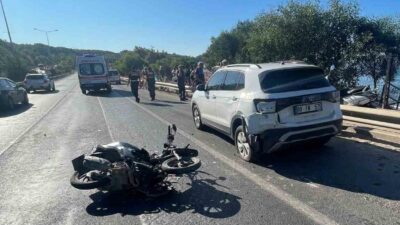 Alanya ilçesinde emniyet şeridinde park halindeki bir otomobile çarpan motosiklet,