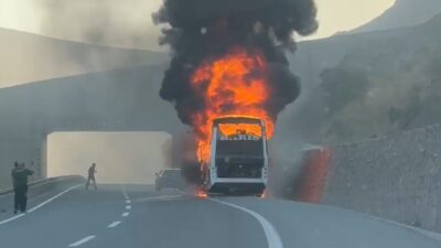 Erzincan-Sivas karayolunda seyir halinde olan bir yolcu otobüsü, Tüneller mevkisinde
