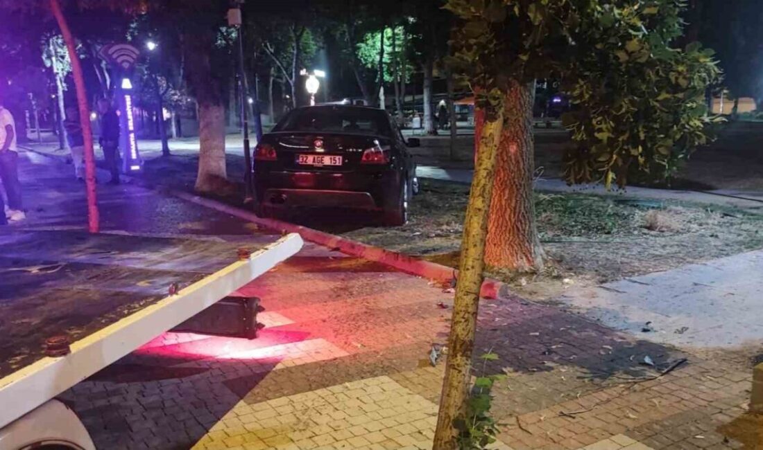 Isparta’da bir sürücü, gece saatlerinde Bahçelievler Mahallesi Süleyman Demirel Bulvarı’nda