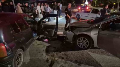 Eskişehir’de bir aracın, beton refüjü aşarak başka bir otomobile çarpması
