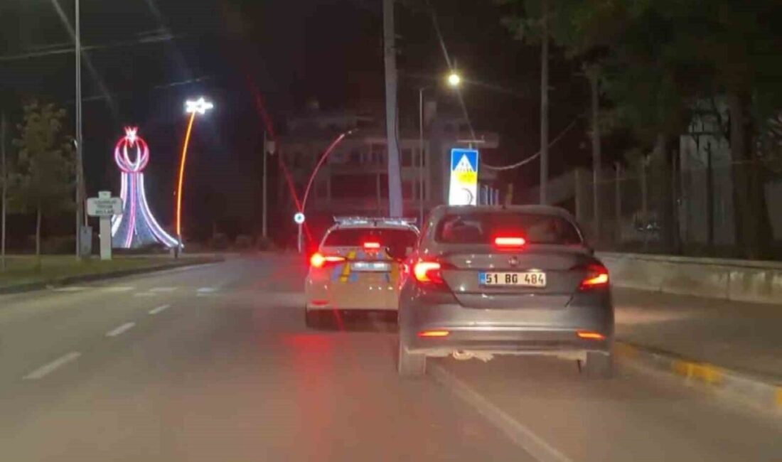 Aksaray’da polis tarafından ‘dur’ ihtarına uymayan ve kaçmaya başlayan bir