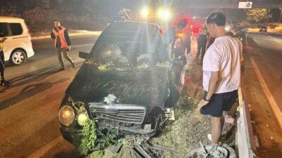 Safranbolu ilçesinde bir sürücü, alkollü halde kullandığı aracıyla aydınlatma direğine