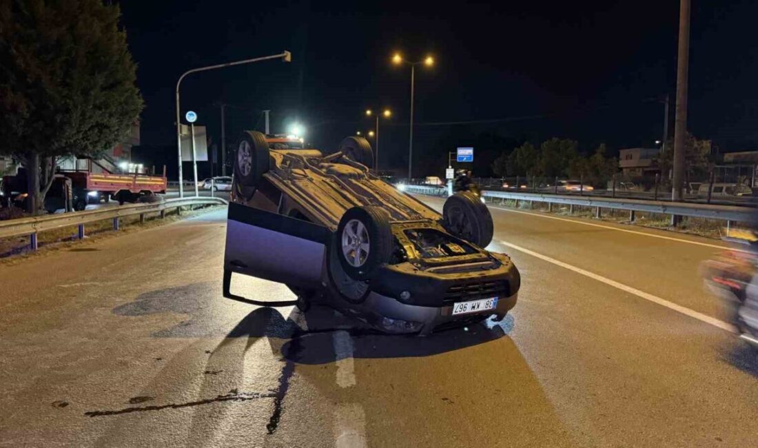 Sakarya’nın Adapazarı ilçesinde meydana gelen trafik kazasında iki SUV aracın