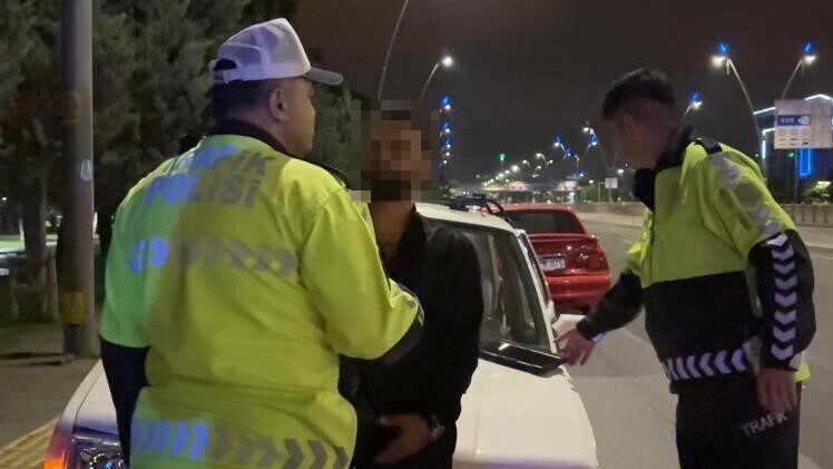 Kayseri’nin Kocasinan ilçesinde meydana gelen trafik kazasında, iki otomobil çarpıştı