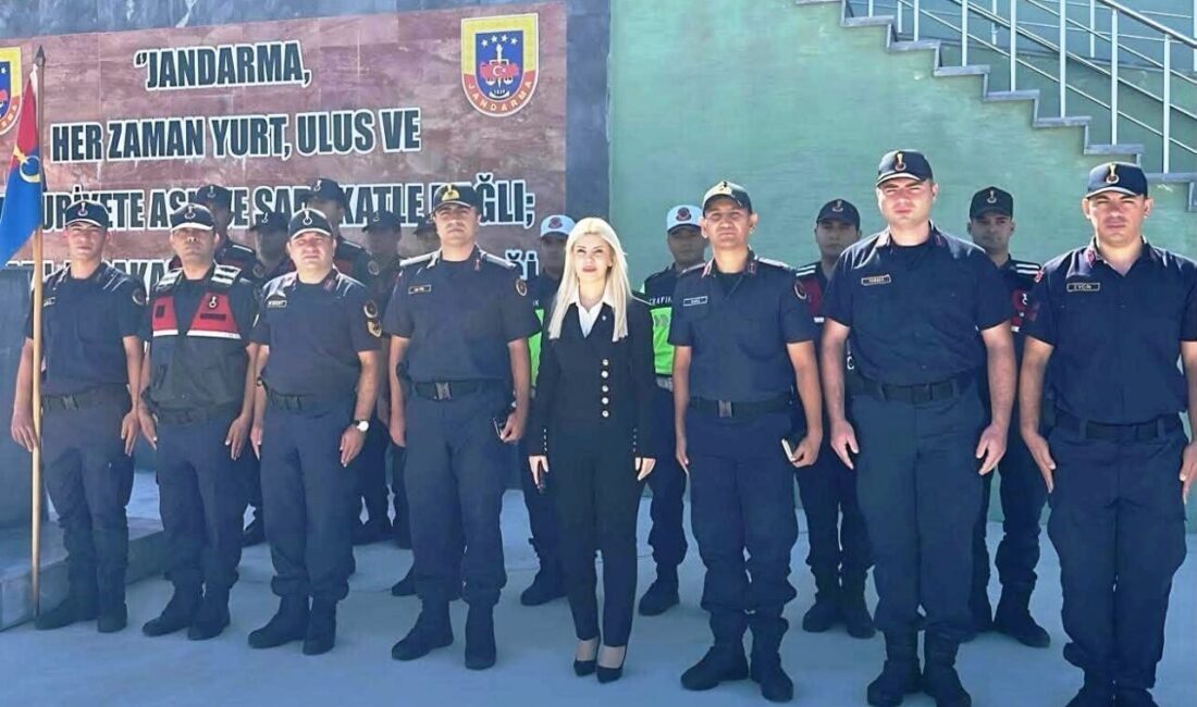 Kütahya’nın Altıntaş ilçesinde Kaymakam Ayşegül Yıldırım, İlçe Jandarma Komutanlığı ve