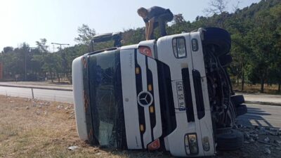 Amasya’nın Taşova ilçesinde meydana gelen trafik kazasında, elektronik eşyalar yüklü