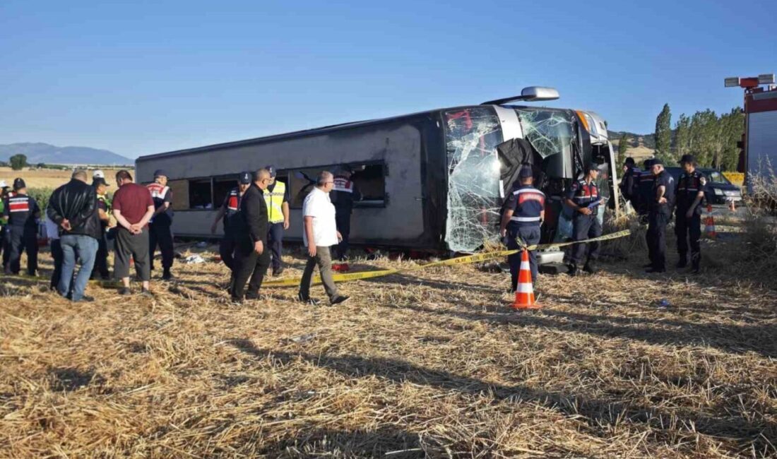 Amasya’nın Merzifon ilçesinde meydana gelen trafik kazasında çift katlı bir