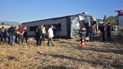 Amasya’nın Merzifon ilçesinde meydana gelen trafik kazasında çift katlı bir