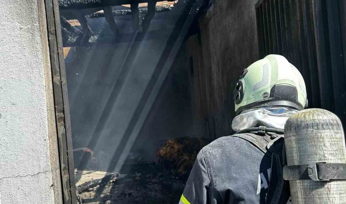 Adıyaman’da bir evin ambar ve çatısında çıkan yangın korku ve