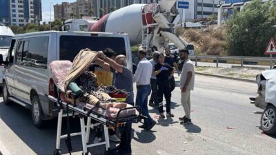 Hatay ilinde meydana gelen kazada ambulans ile 4 araç çarpıştı