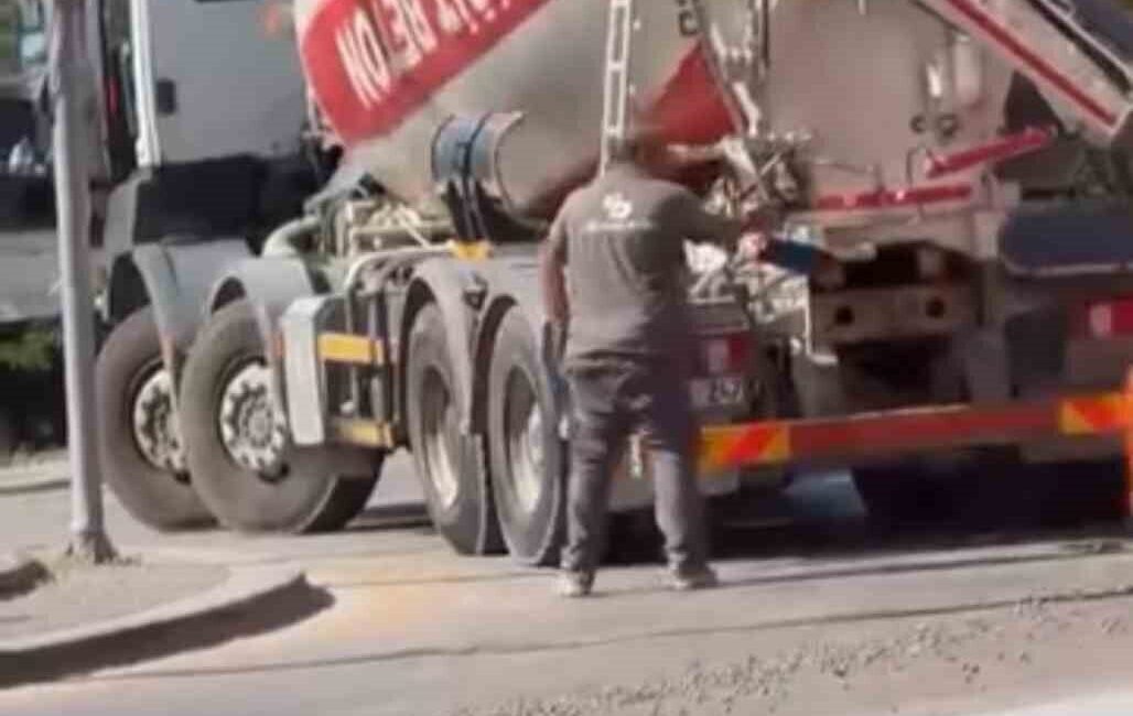 Sincan ilçesinde, Buhara Caddesi’nde seyreden bir beton mikseri aniden yola