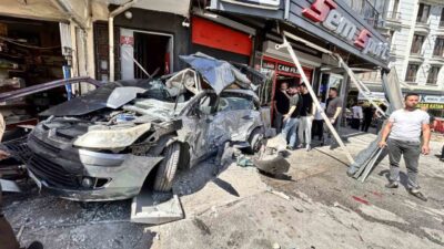 Ankara’da meydana gelen bir trafik kazasında sürücüsünün kontrolünden çıkan EGO
