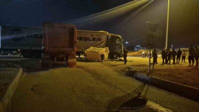 Sincan ilçesinde bir hafriyat kamyonu ile bir tırın yan yana