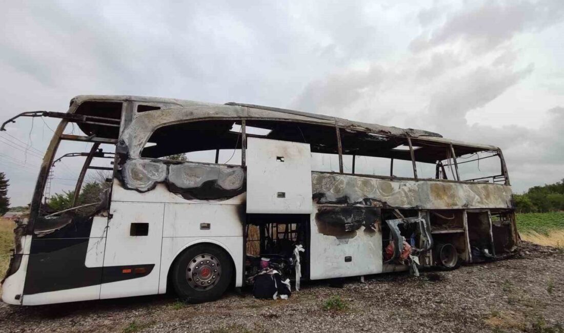 Ankara’da seyir halindeyken alev alan bir yolcu otobüsü tamamen kullanılamaz