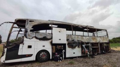 Ankara’da seyir halindeyken alev alan bir yolcu otobüsü tamamen kullanılamaz