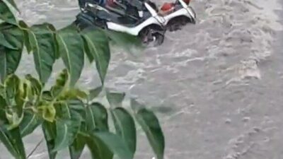Ankara’da bugün sabah saatlerinde meydana gelen şiddetli yağışlar, kurye motosikletlerinin