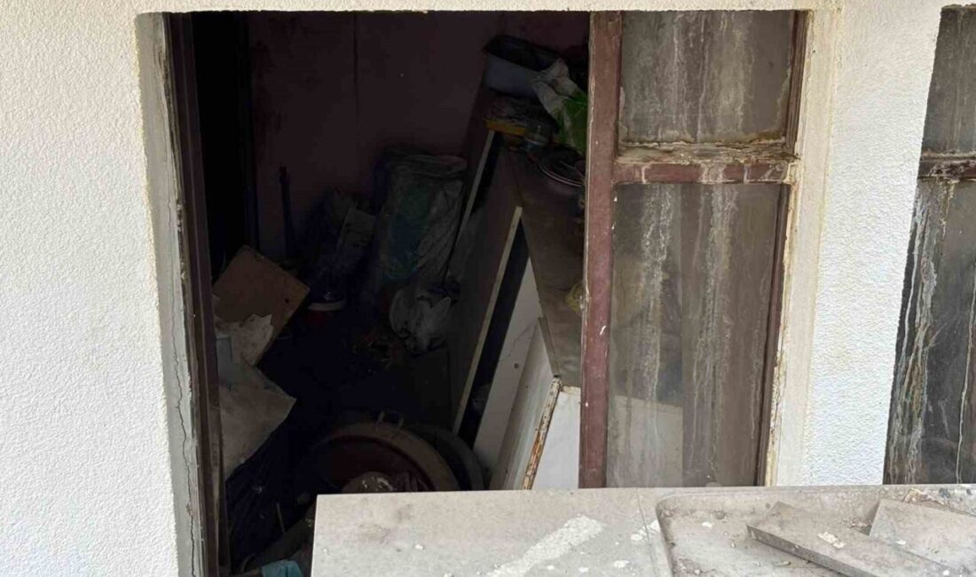 Mamak ilçesinde yaşayan bir yaşlı çiftin apartman dairesinden yayılan kötü