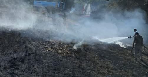 Antakya ilçesindeki Kuzeytepe Mahallesi’nde meydana gelen yangın, hızlı bir şekilde