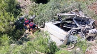 Hatay’ın Antakya – Altınözü yolu Kuruyer Mahallesi mevkiinde şarampole devrilen
