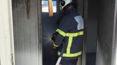 Antakya ilçesinde bulunan konteyner kentte meydana gelen yangın, ekiplerin hızlı