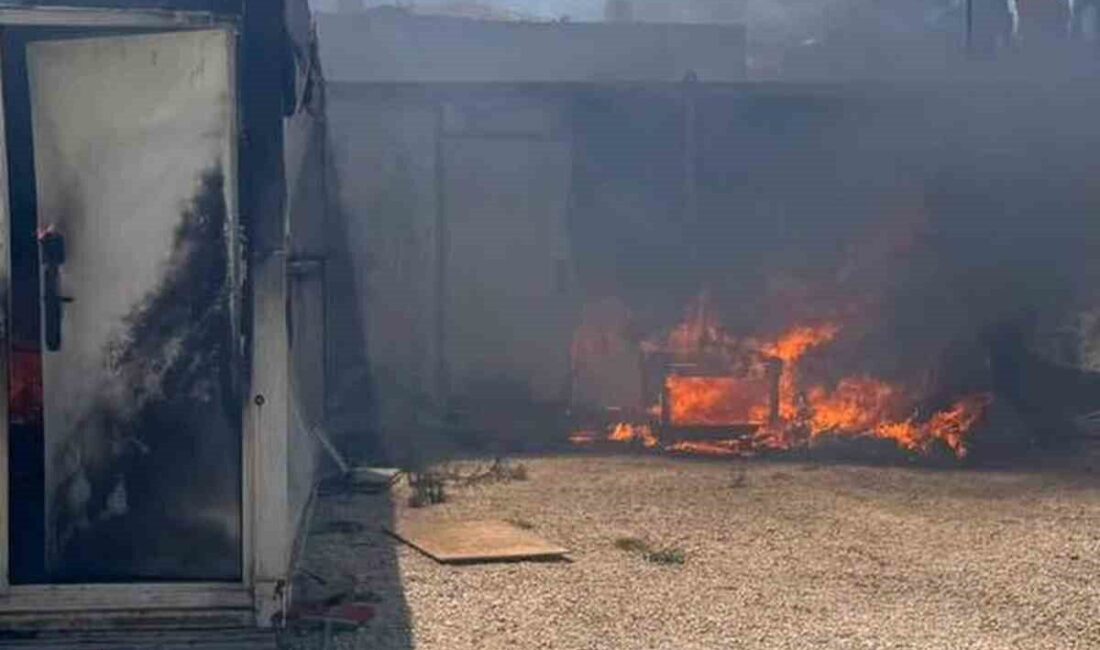 Antakya ilçesindeki yangında bir konteyner kullanılamaz hale geldi. Olay, Açıkdere