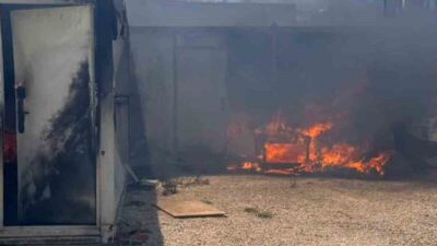 Antakya ilçesindeki yangında bir konteyner kullanılamaz hale geldi. Olay, Açıkdere