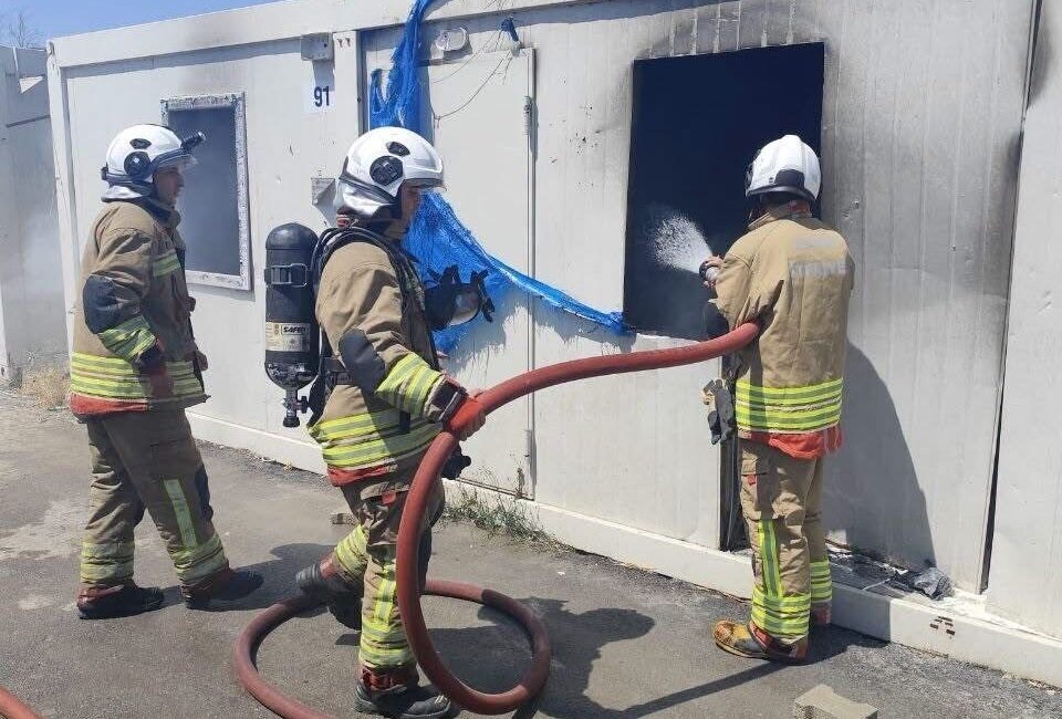 Antakya ilçesindeki Büyükdalyan Konteyner Kent’te meydana gelen yangın, ekiplerin hızlı