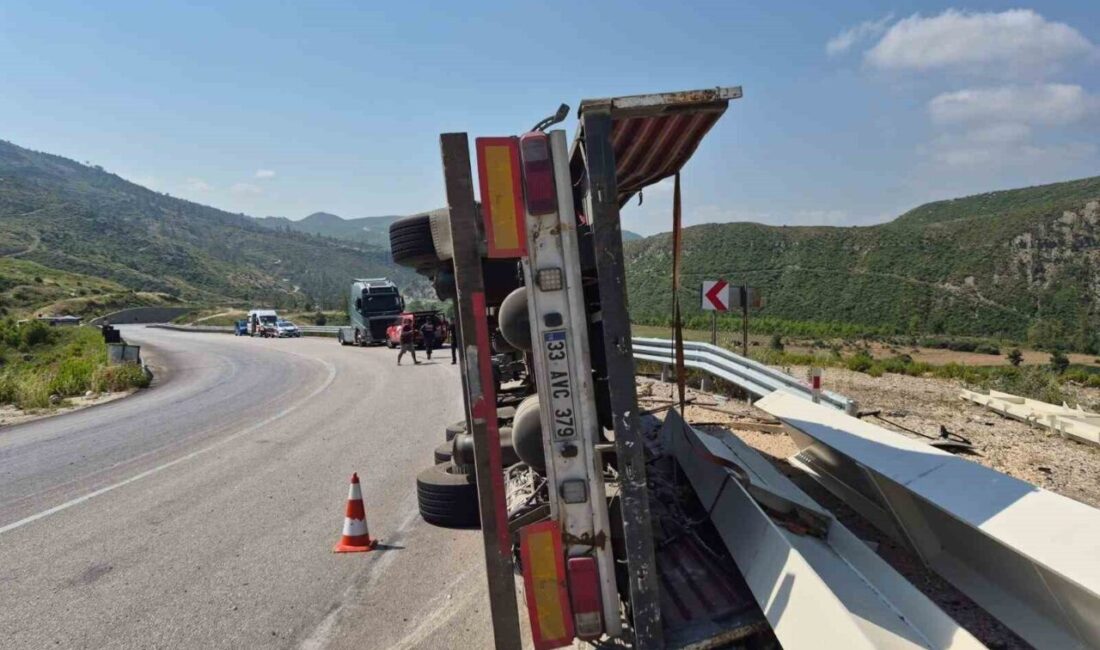 Antalya-Konya yolunda Beydiğin Mahallesinde meydana gelen kazada bir tır devrildi