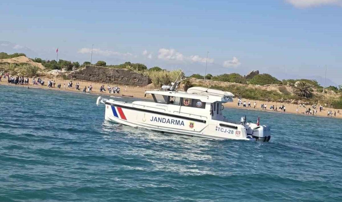 Antalya İl Jandarma Komutanlığı’na bağlı Jandarma Asayiş Bot Timi ekipleri,